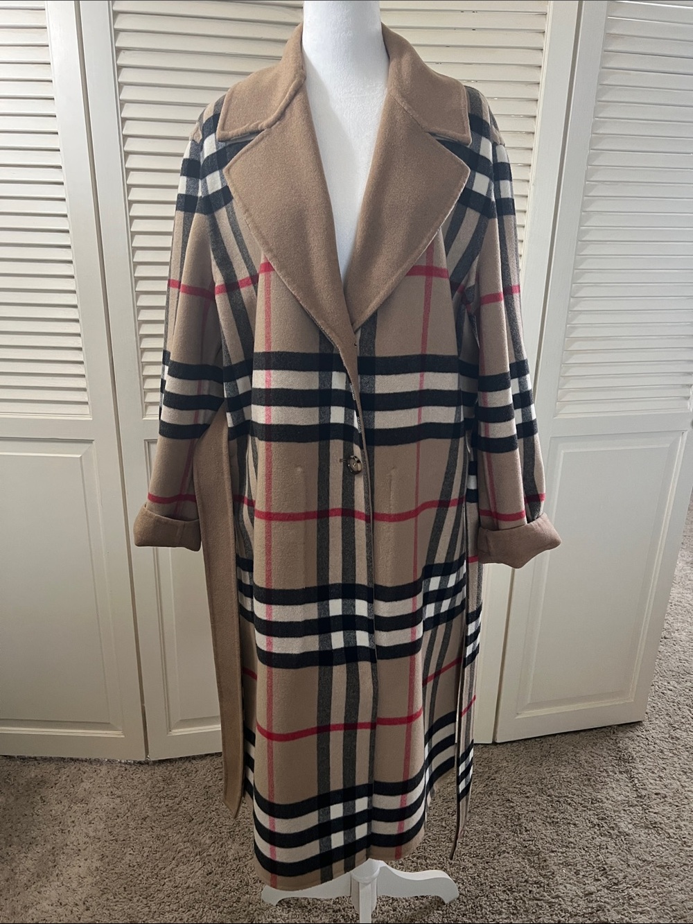 Authentic Burberry Woman’s Reversible Wool Wrap Coat. - Picture 6 of 16